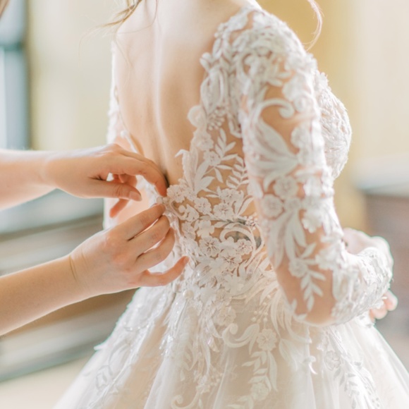 Sottero and Midgley Zander Gown and Cathedral Veil - Picture 2 of 5